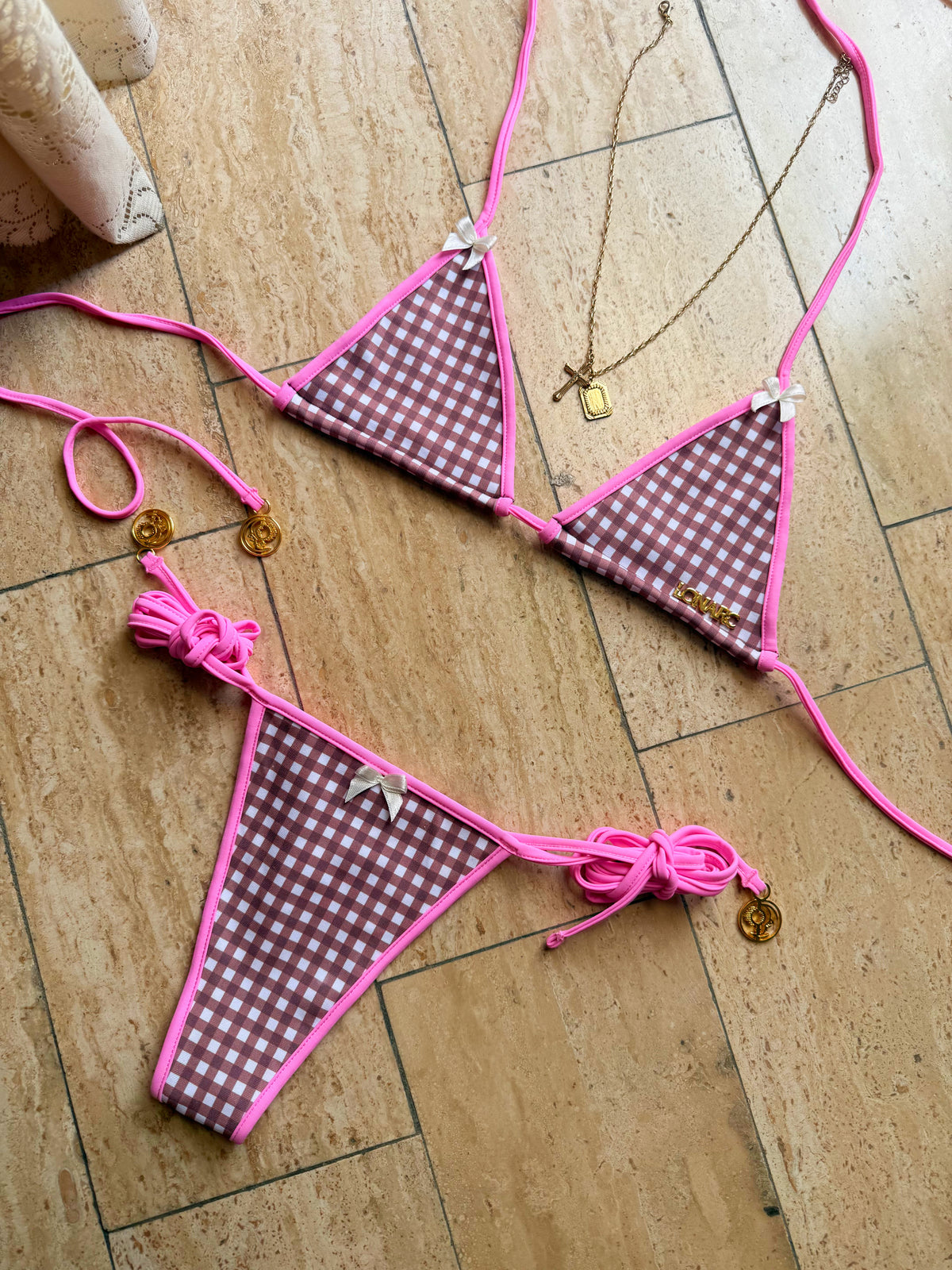 Tiny Top Brown Vachi and Gummy strips