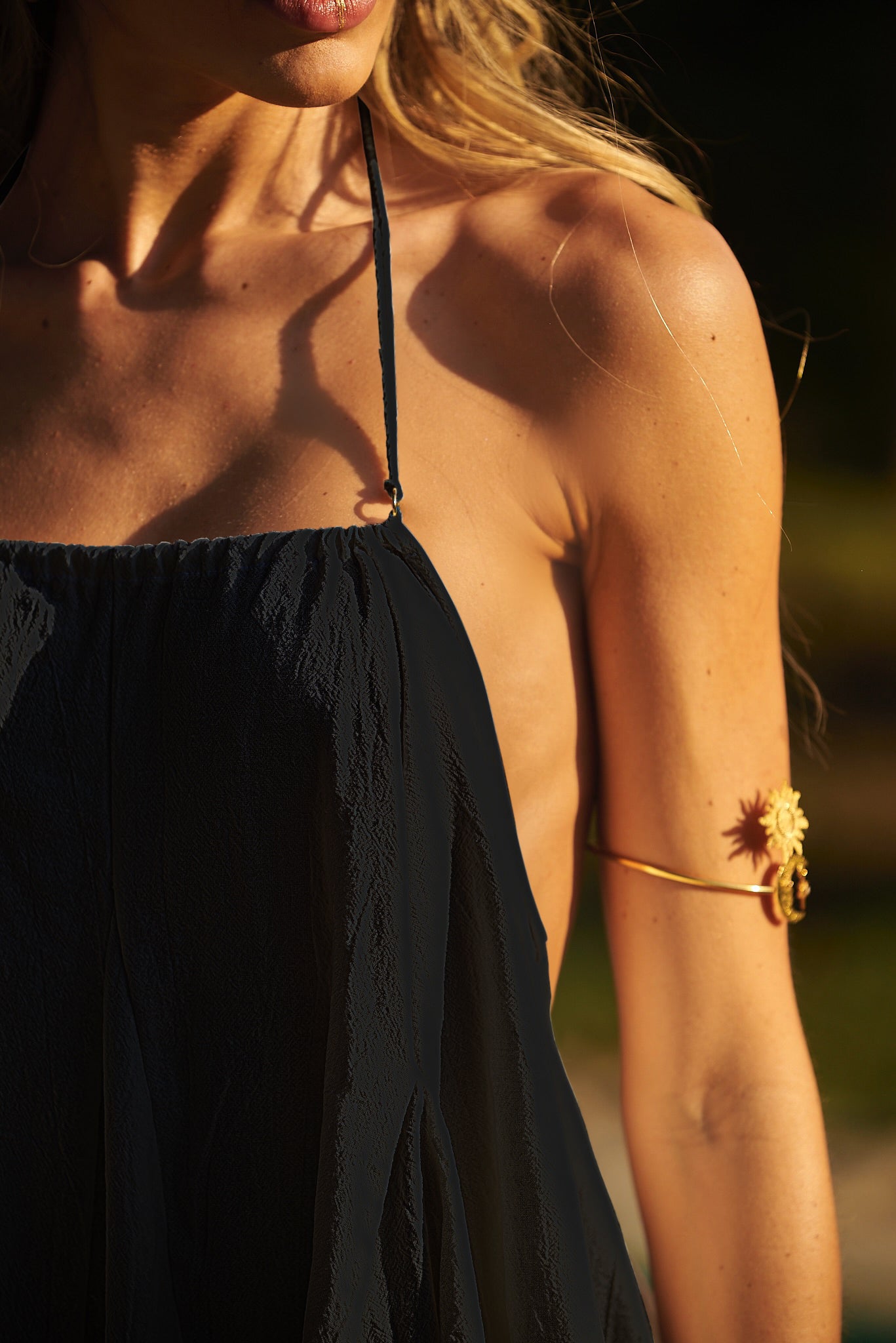 Effortless style in a Lonarc Black cotton short dress