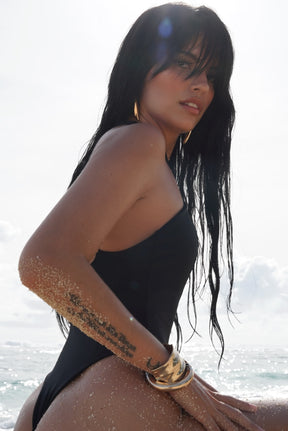 Araw One Piece Black