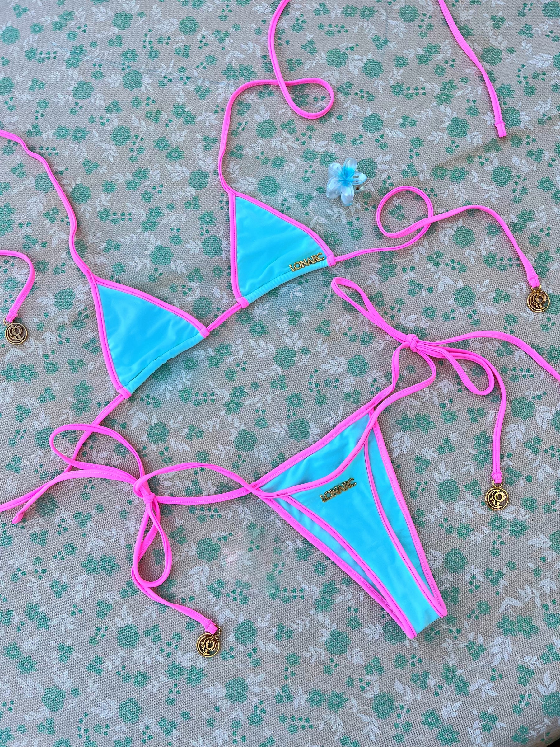 Tiny Top Blue Mynt and Gummy strips